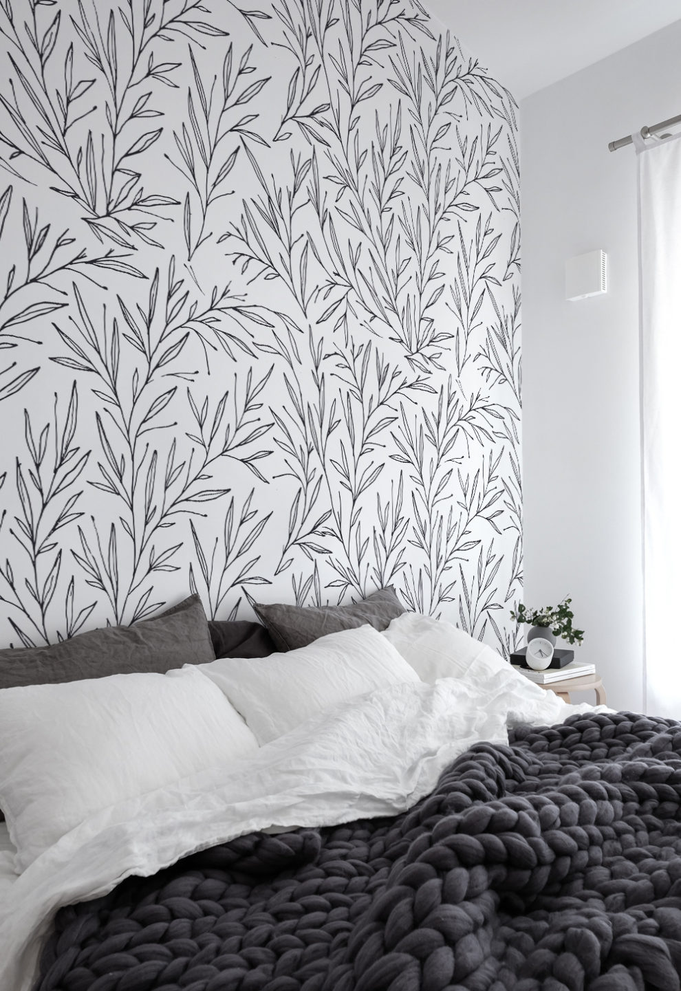 Wallpaper N06 olive branches minimalist black and white bedroom