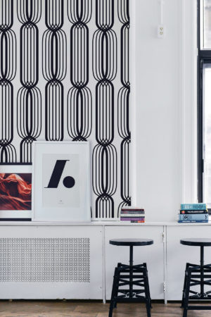 Retro black and white lines wallpaper