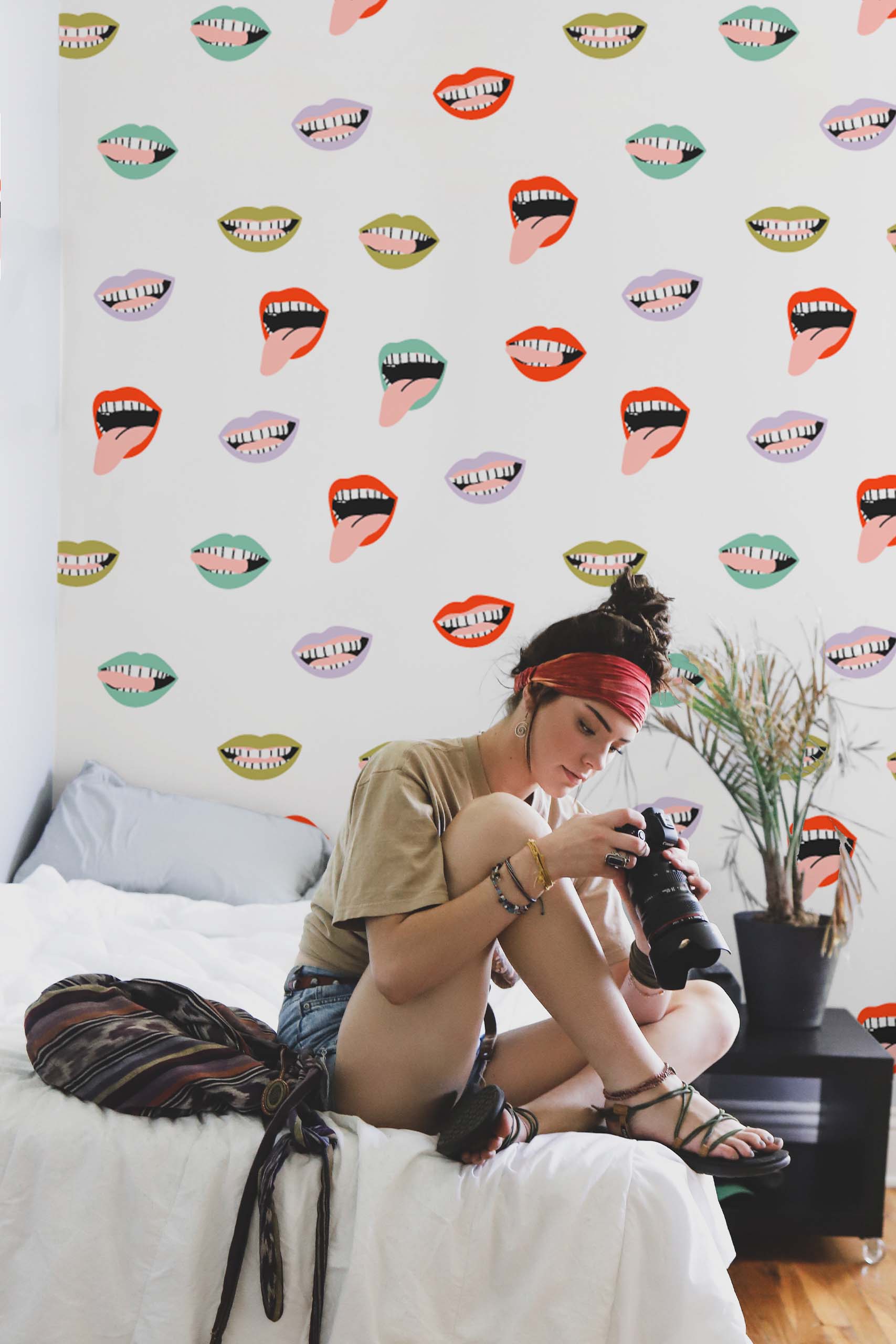 N43 Pop Urban Mouths Multicolored Fun Bedroom Wallpaper