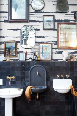 Wallpaper n°80 graphic waves blue bathroom