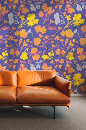 N68 Retro Flowers Purple Pop Living Room Wallpaper