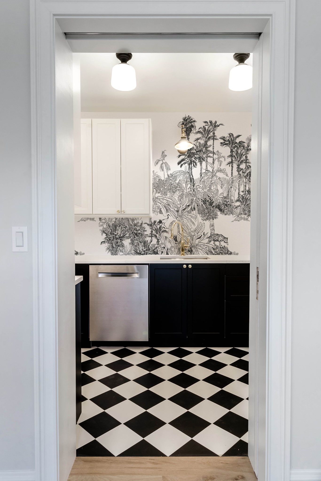 N90 Panoramic Tropical Black and White Kitchen Wallpaper