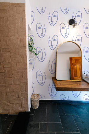 N139 Face To Faca, Female Faces