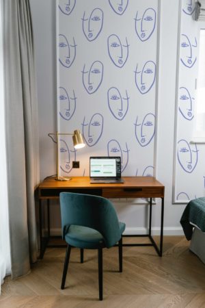 n139 face to face, female faces