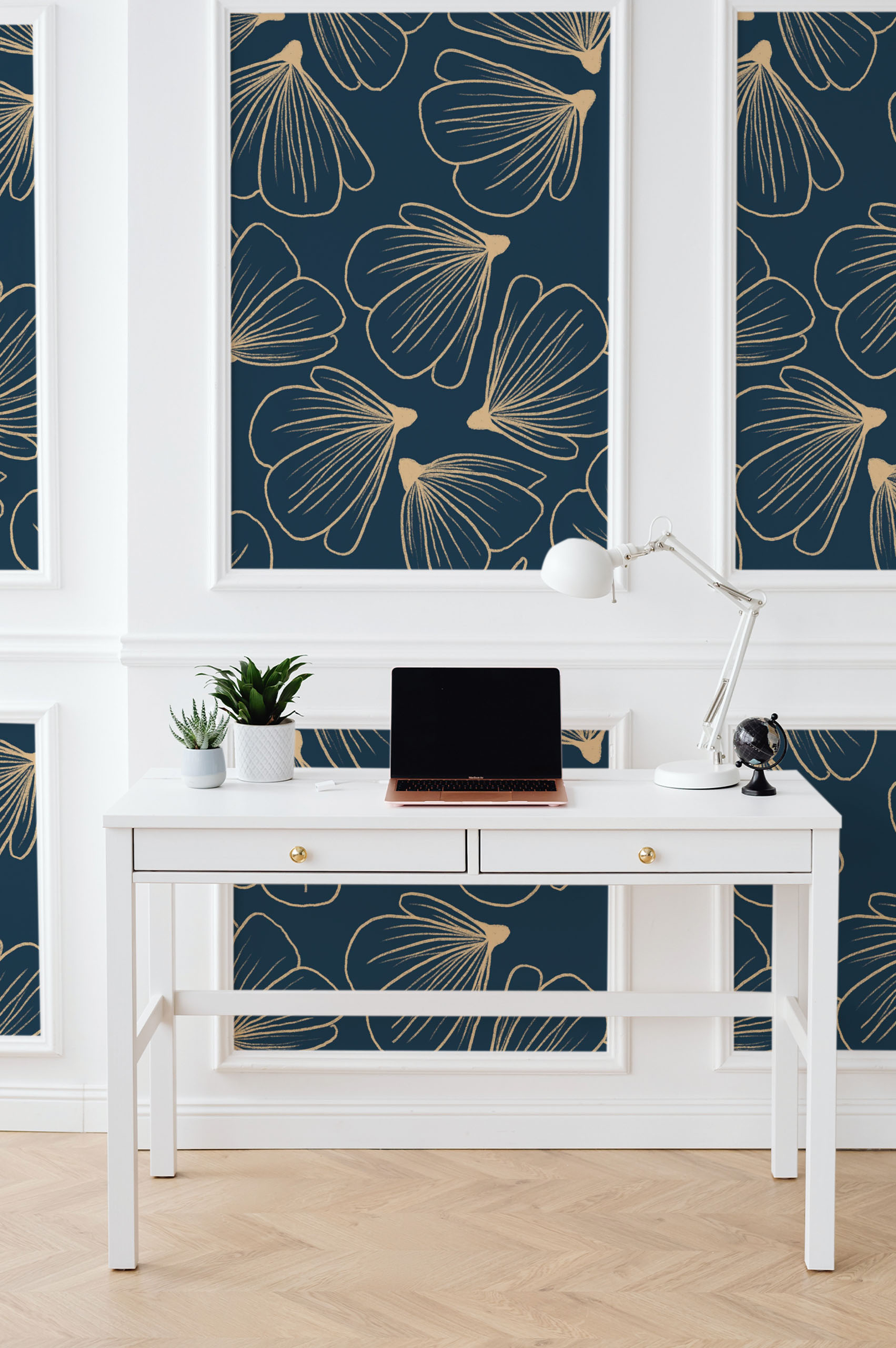 Wallpaper N172 Flower on Blue Desk
