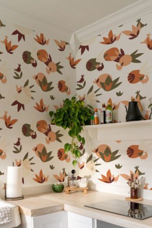 Wallpaper chickens and plant shapes