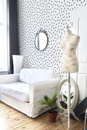 Black & White Living Room Crescent Moon Wallpaper N227