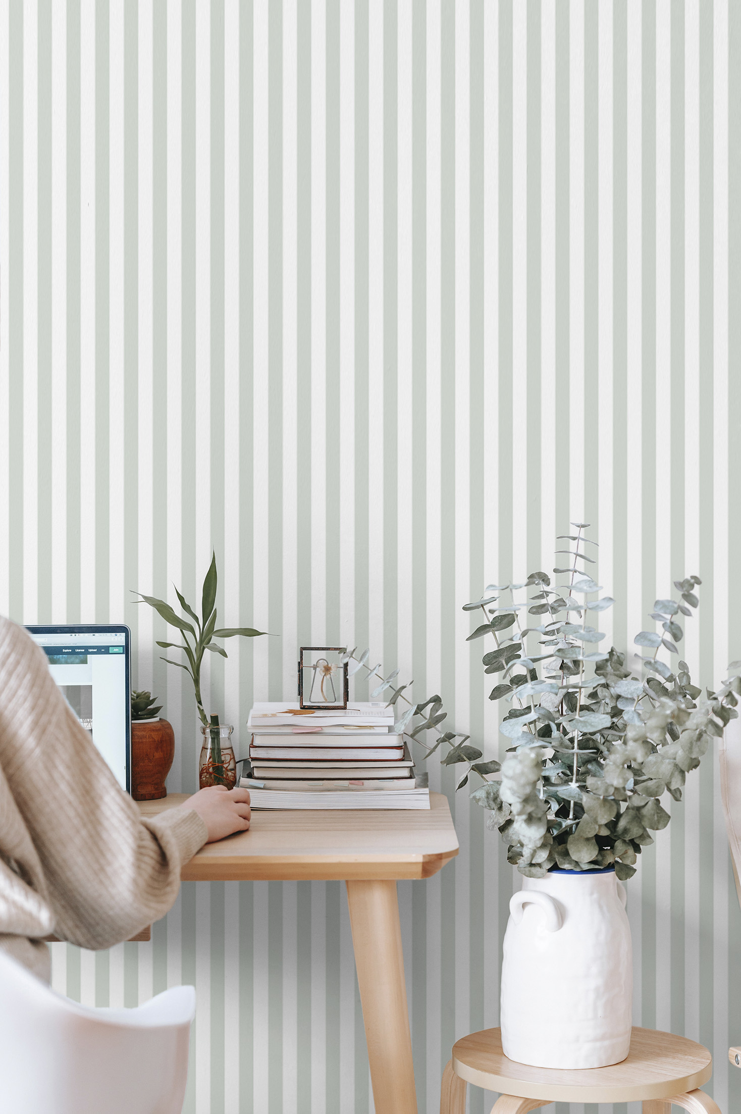 wallpaper 241 Matcha vertical stripes desk