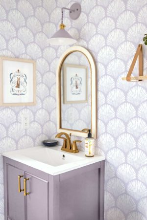 Bathroom seashell wallpaper