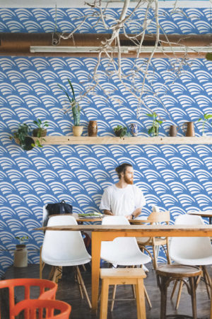 N256 Waves Seaside Wallpaper