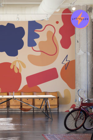 Intrepid shapes and femininity wallpaper