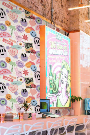 N279 Bomb Decal Wallpaper