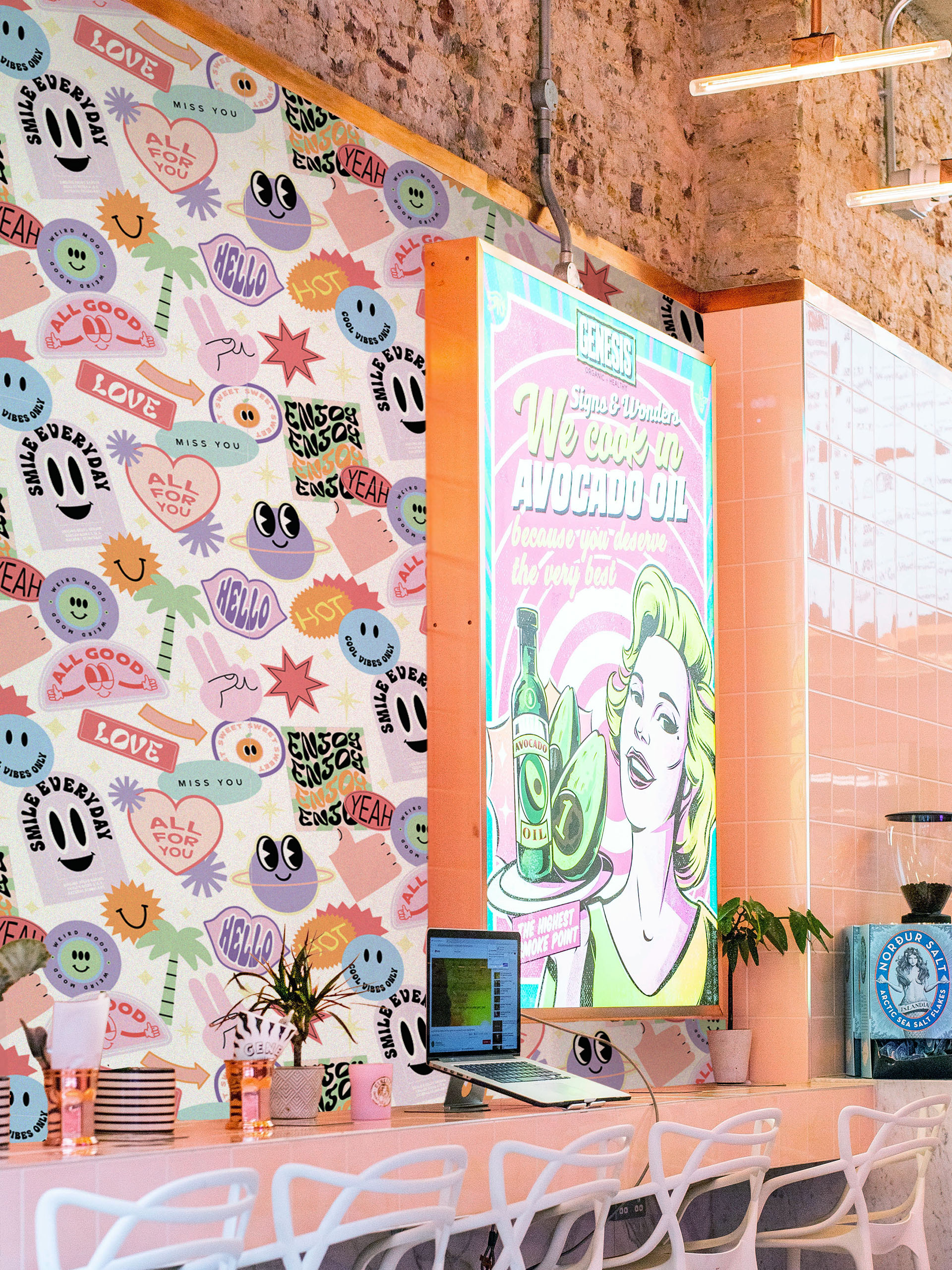 N279 Bomb Decal Wallpaper