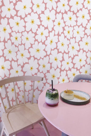 N 301 Papier peint espaces publics fleurs vintage fond rose