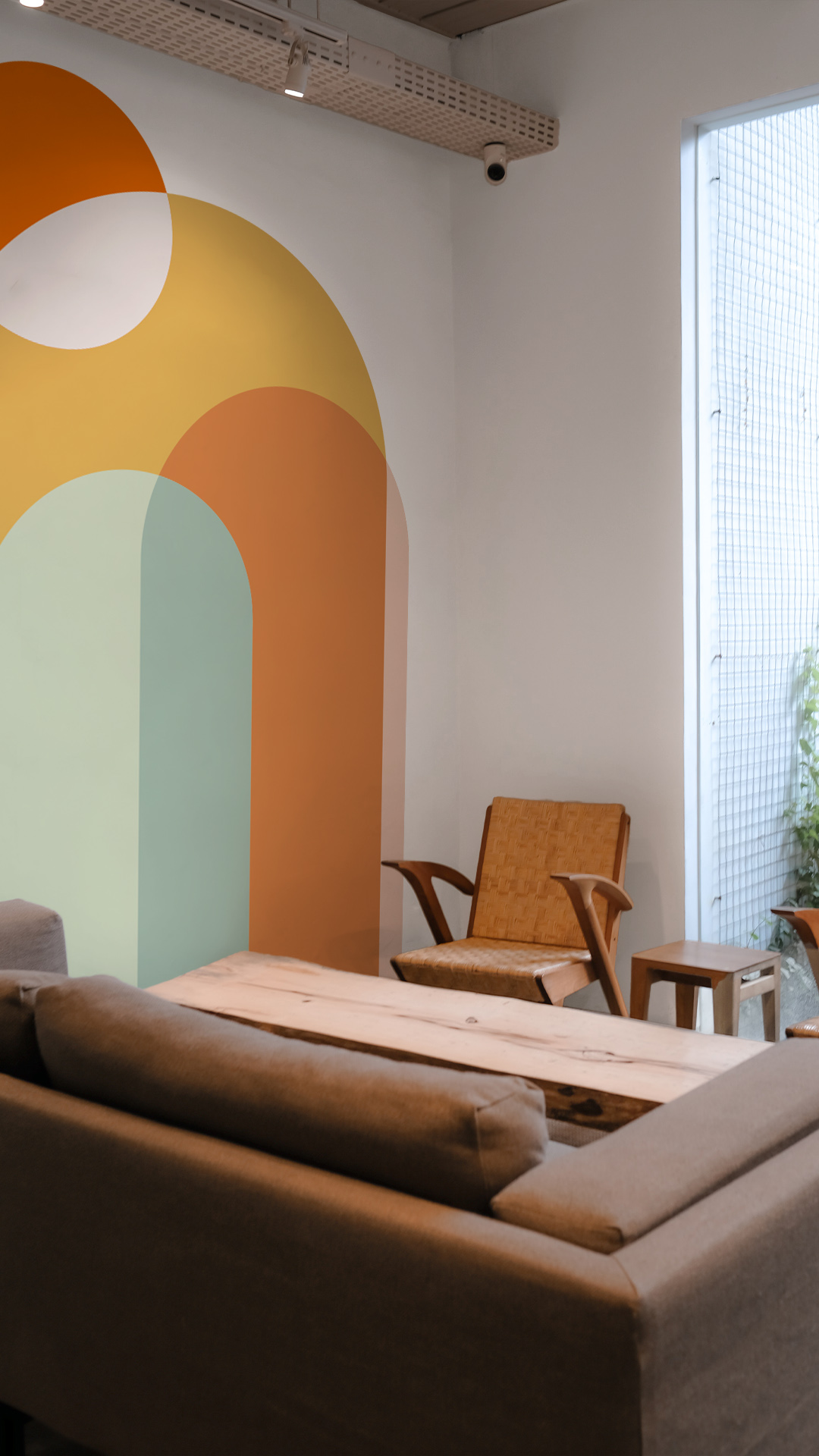 n308 espaces publics tete de lit coloree pop formes acidulees