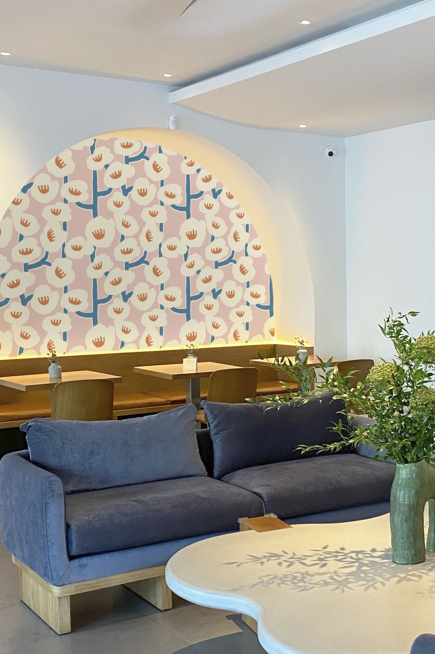 espace public papier peint fleuri et colorer ambiance estivale rose