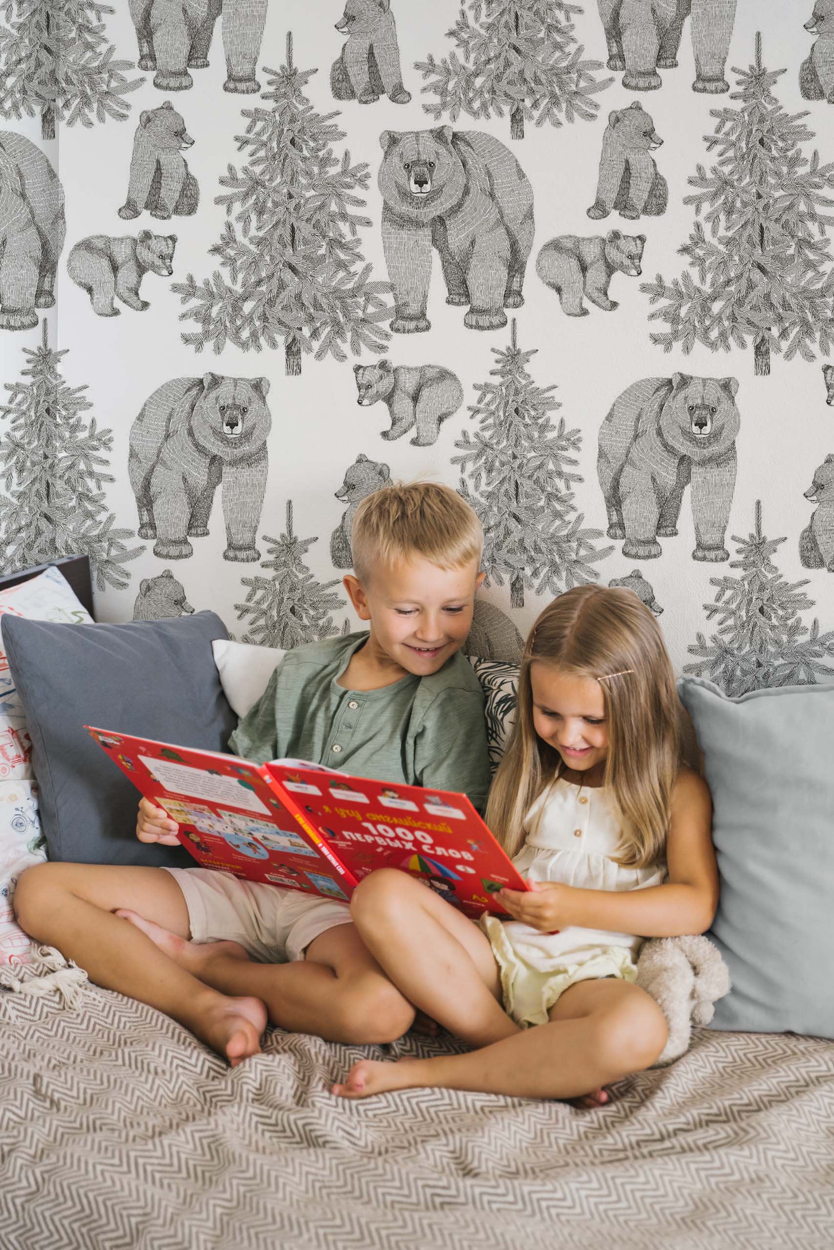 Bedroom Wallpaper Black & White Daddy Bear Nature Landscape