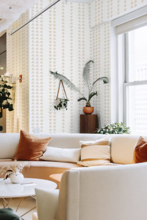 espace public beige papier peint geometrique triangles boho chic