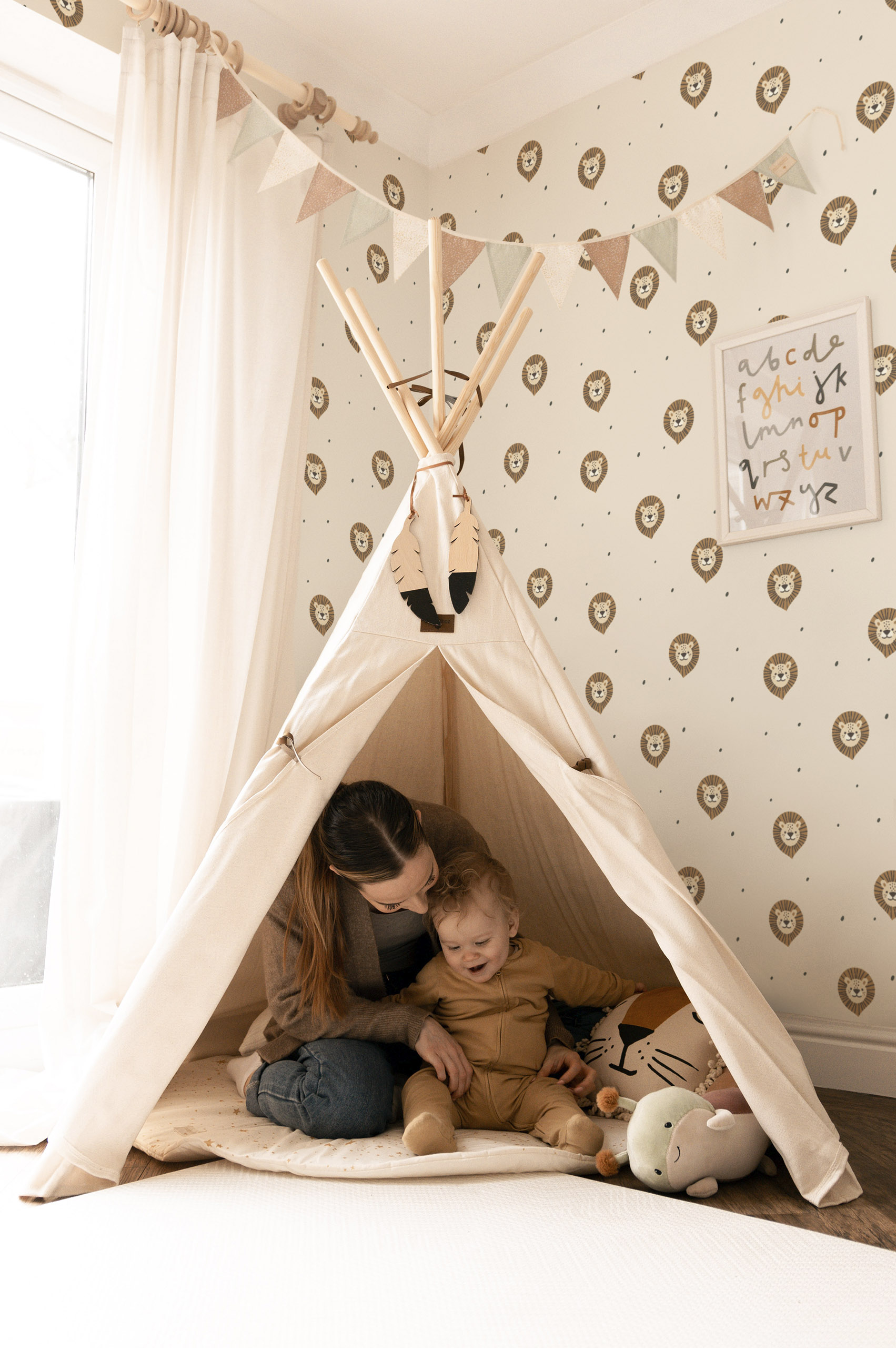 N378 Beige Children's Room Beige Bedroom Wild Lion Wallpaper Child Nature