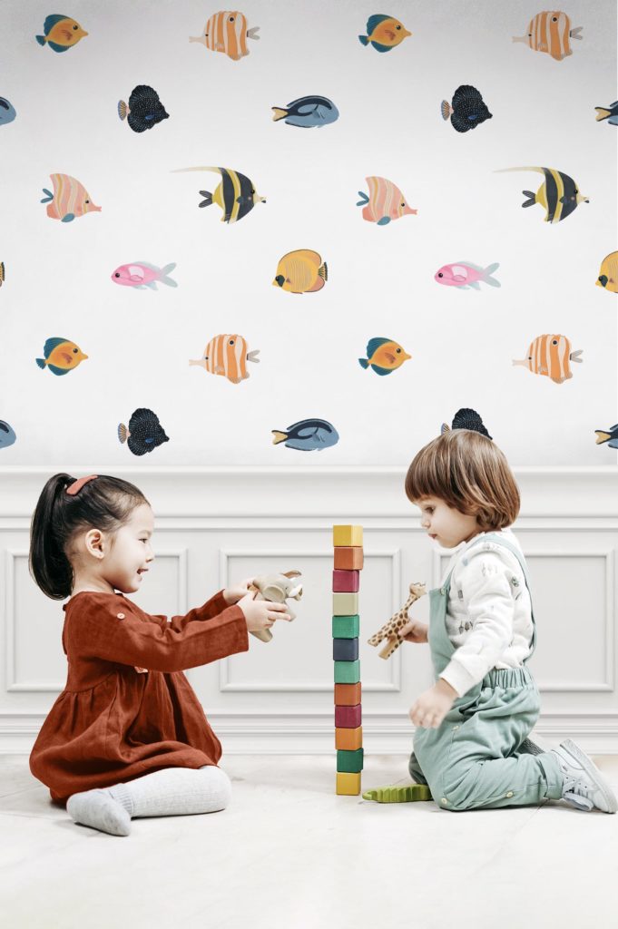 papel pintado dormitorio infantil oasis acuático niño pez