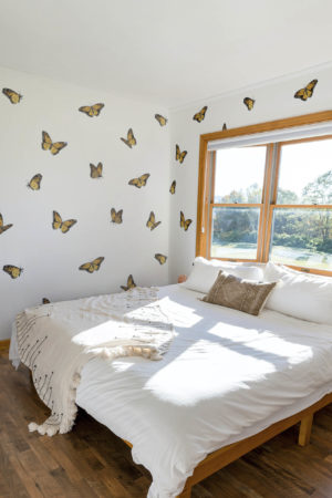 chambre papier peint animaux papillons orange