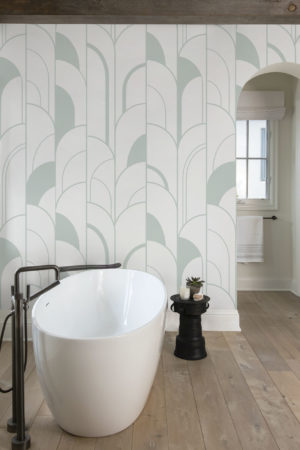 salle de bai bleu papier peint géométrique demi arche art déco panoramique