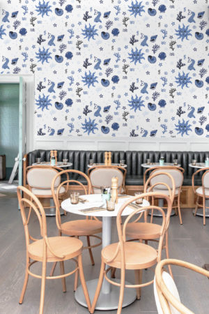 espace public bleu papier peint coquillages et crustacés mer pop urbain