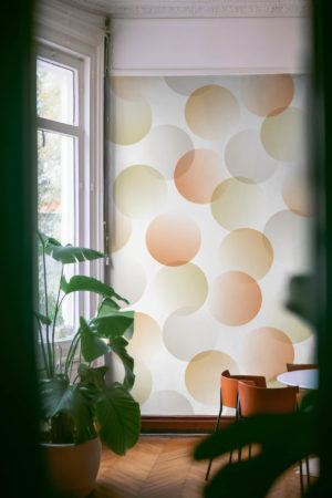 espace public vert papier peint sphères en dégradé pop urbain