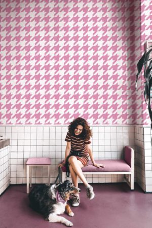 Pink public space Barbie trendy crow's feet wallpaper