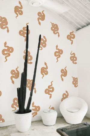 espace public papier peint serpent orange pop animal