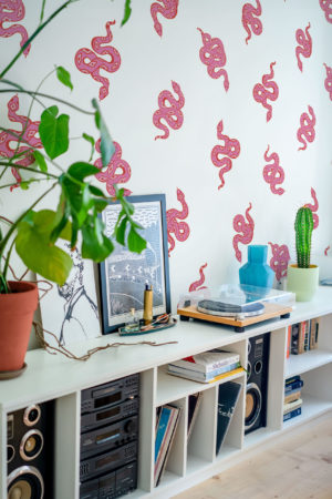 living room wallpaper snake pink pop animal