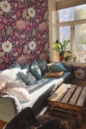 salon violet papier peint fleurs dΓ©licates panoramique printemps dessinΓ©es main