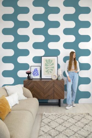 salon bleu papier peint courbes colorées pop vintage retro