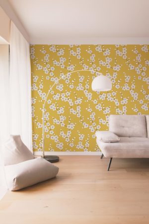 salon jaune papier peint fleurs de cerisier floral