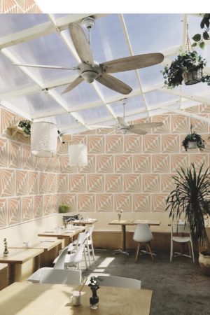 espace public peche papier peint éclat floral contemporain pop