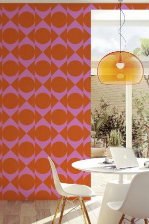 salon violet papier peint harmonie géométrique