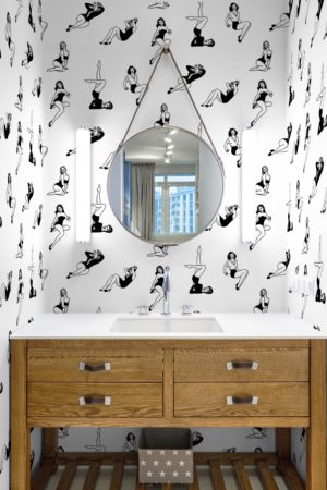 Papier peint femmes noir salle de bain