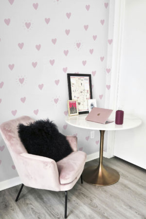 papier peint 540 Cœurs rayonnants motif rose salon