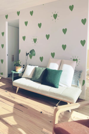 papier peint 540 Cœurs rayonnants motif vert salon