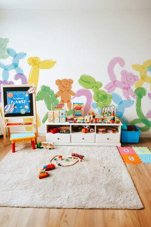 Balloon animals wallpaper children's room