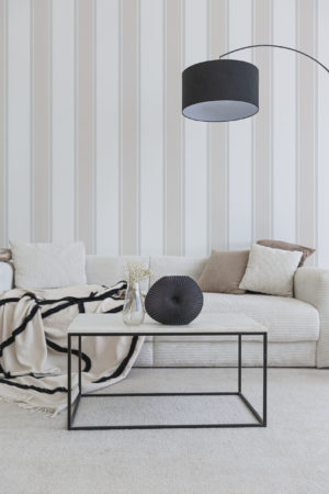 Papier peint rayures pastel beige salon