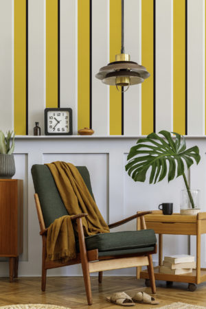 Papier peint rayé bicolore jaune salon