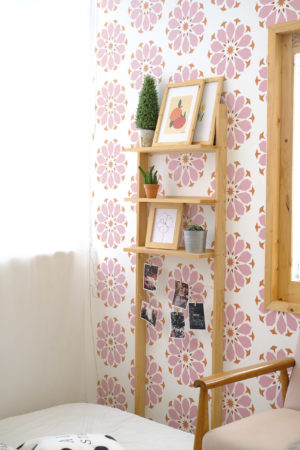 papier peint arabesque rose chambre