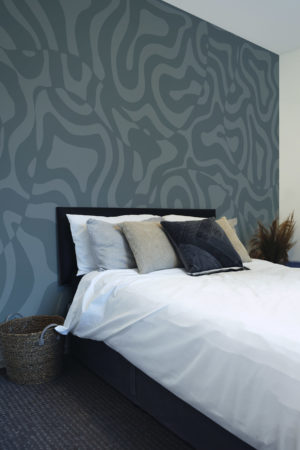 papier peint ondes groovy bleu chambre