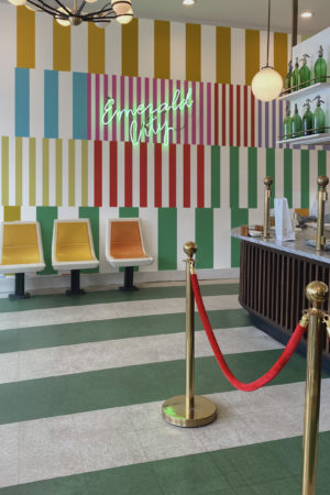 NΒ°646 : Rythme Chromatique - multicolore sur fond blanc - zoom motif.