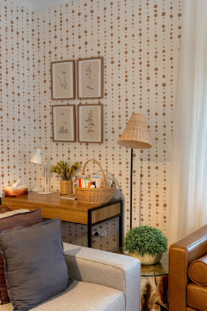 N°638 : Pluie de Perles - marron - salon.