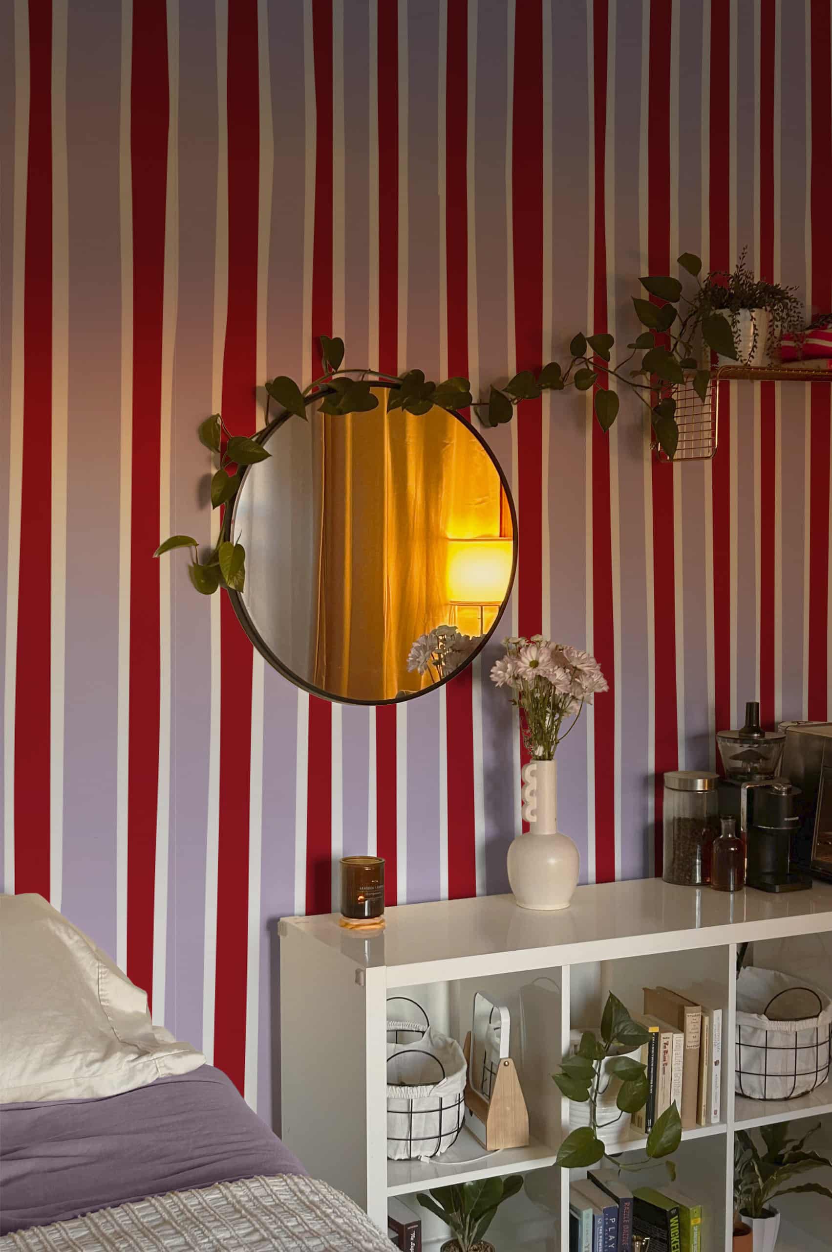 Nº650 : Ritmos Irregulares - Púrpura y Rojo - Habitación N°650 : Ritmos Irregulares - Púrpura y Rojo - Habitación