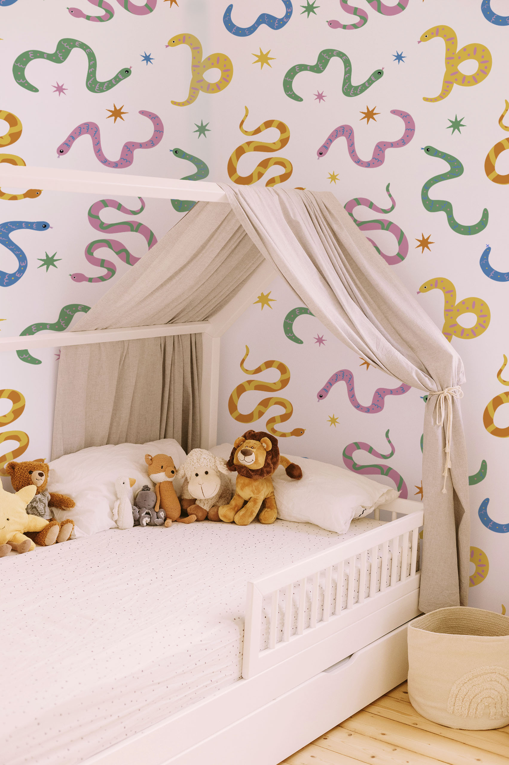 N689 Multicolor Room2