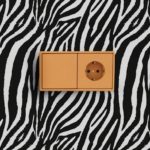 poser papier peint autour prise