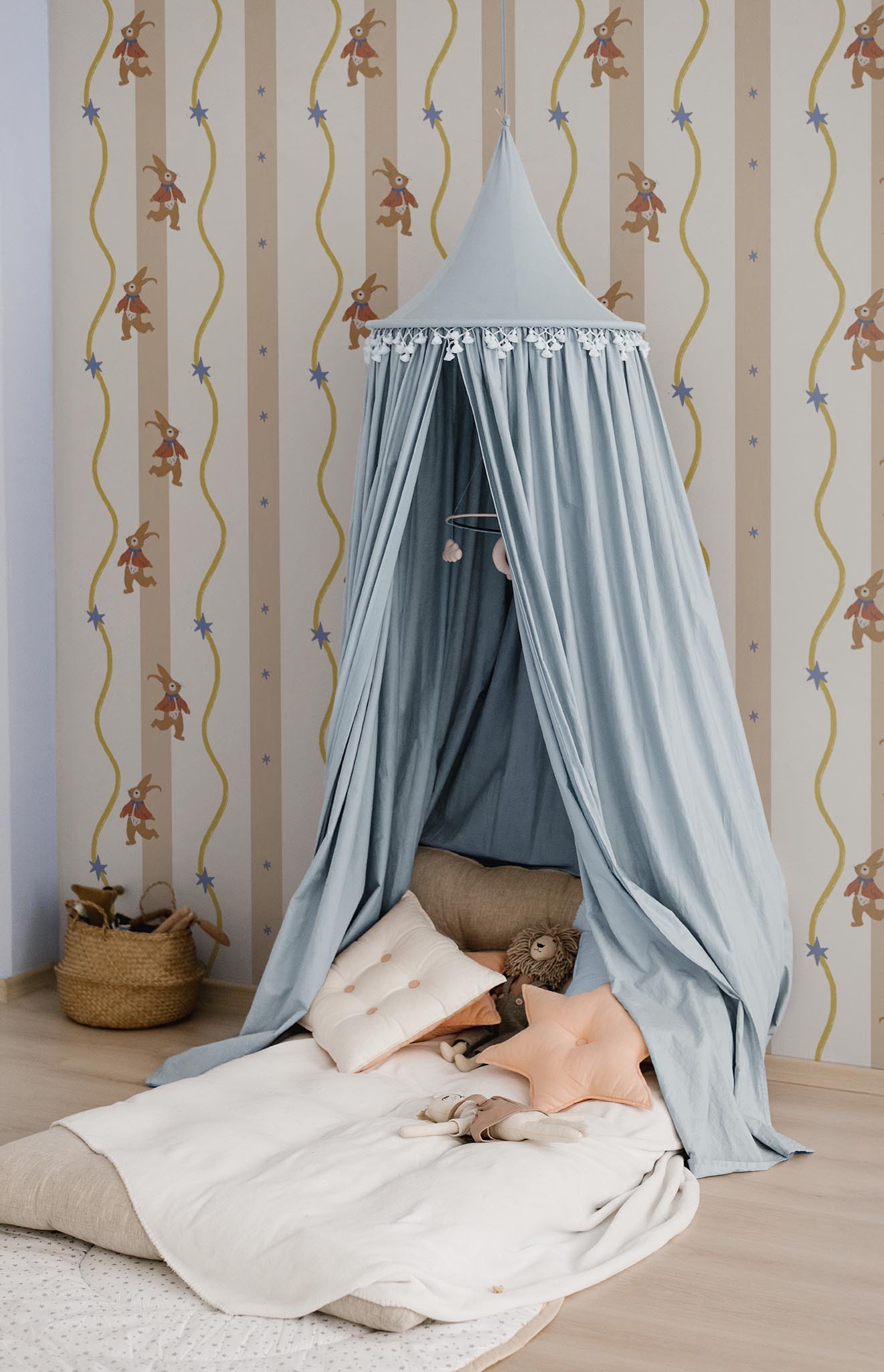 N772 beige living room